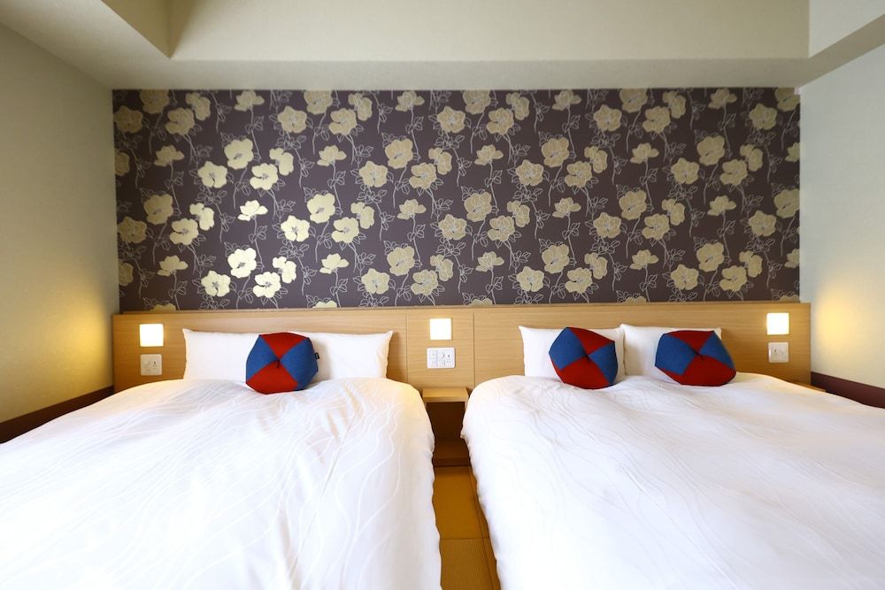 Deluxe Twin Room, Non Smoking (No Housekeeping)