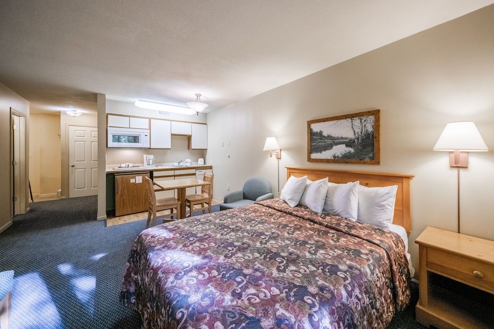 Telemark Northwoods Lodging Basic Studio, 1 Queen Bed 3