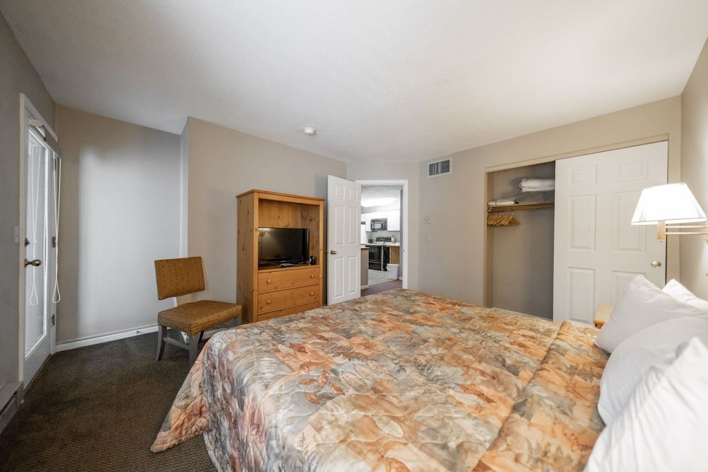 Telemark Northwoods Lodging Suite, 1 King Bed with Sofa bed, Kitchen 4