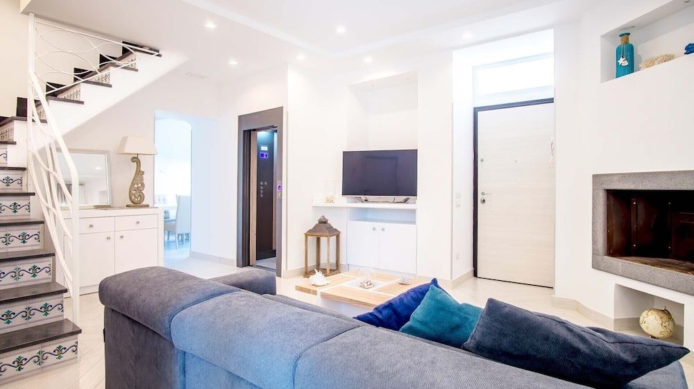 undefined Spacious Villa with 4 rooms, pool, solarium & garden