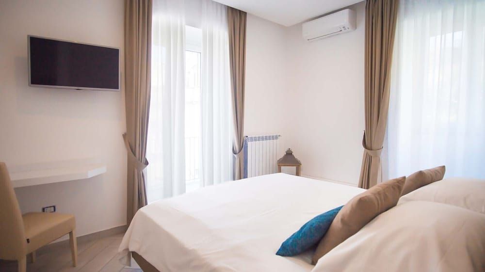 undefined Spacious Villa with 4 rooms, pool, solarium & garden 8