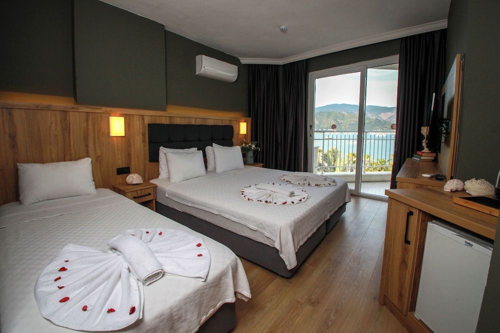 Standard Room, Partial Sea View