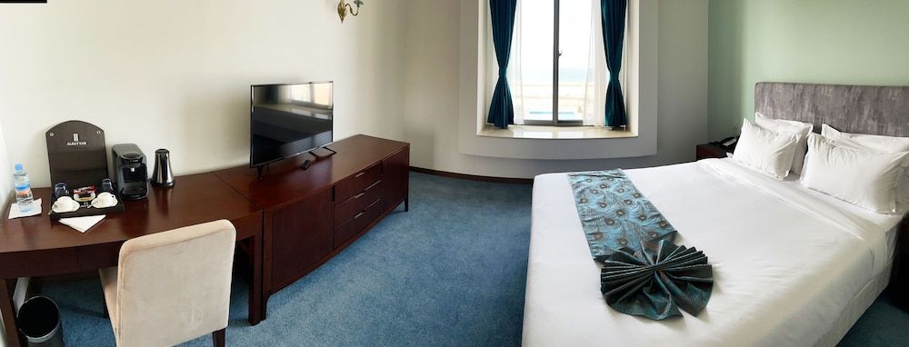 Superior Room, Non Smoking, Pool View