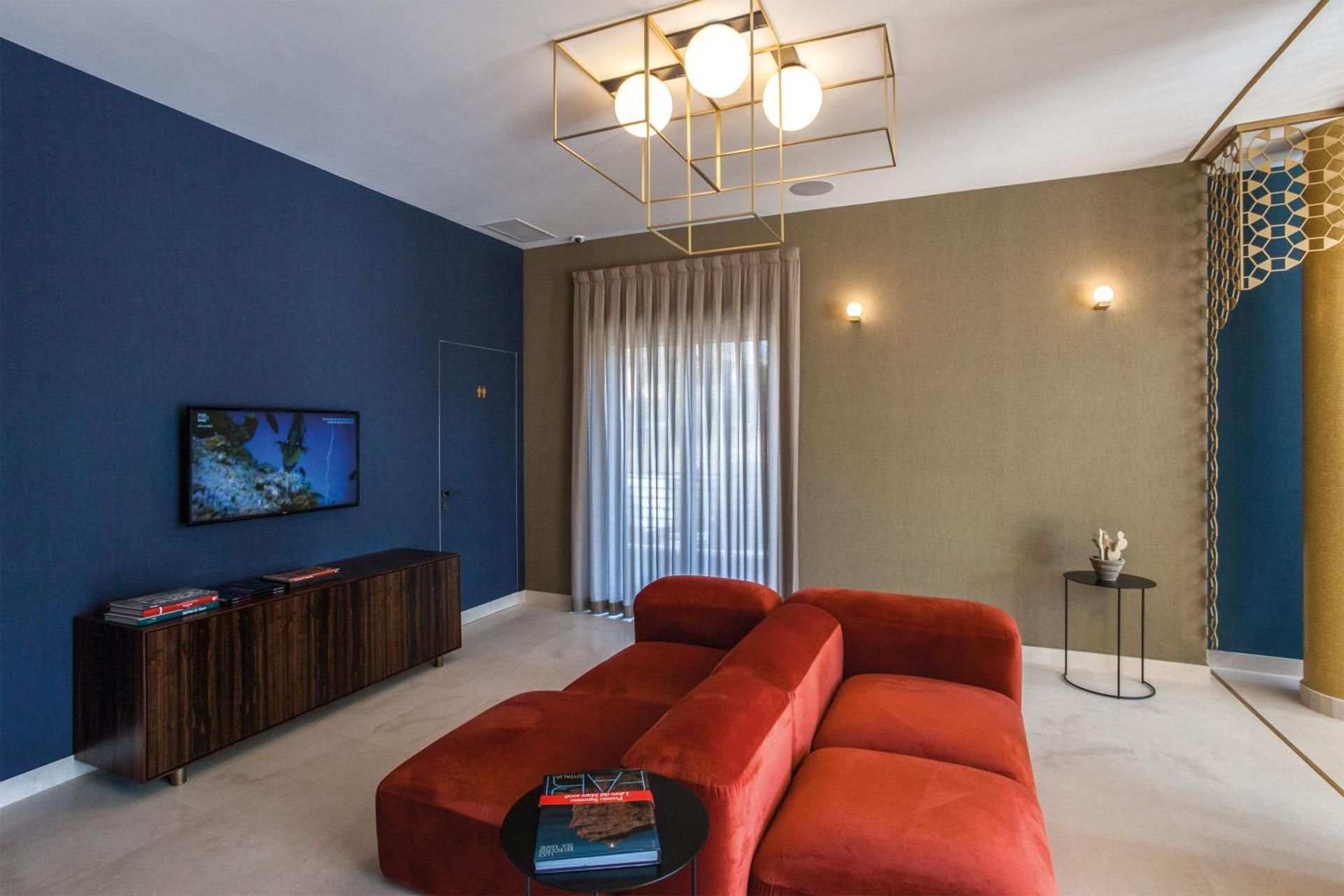 shared lounge/tv area