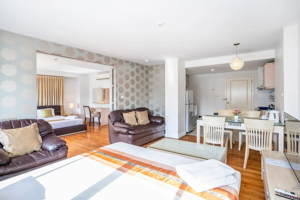 One Bedroom Suite (checkin 8am - 8pm)
