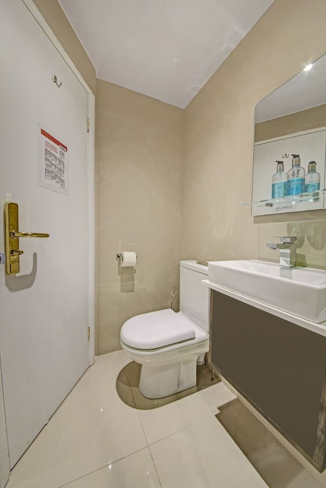 undefined OYO 24 Sussex, London Paddington 8