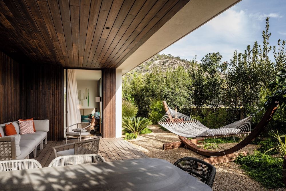 Room, 1 King Bed (Private Garden)