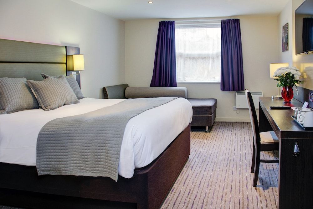 Fortune Huddersfield, Sure Hotel Collection by Best Western Deluxe Room, 1 Double Bed, Non Smoking 3