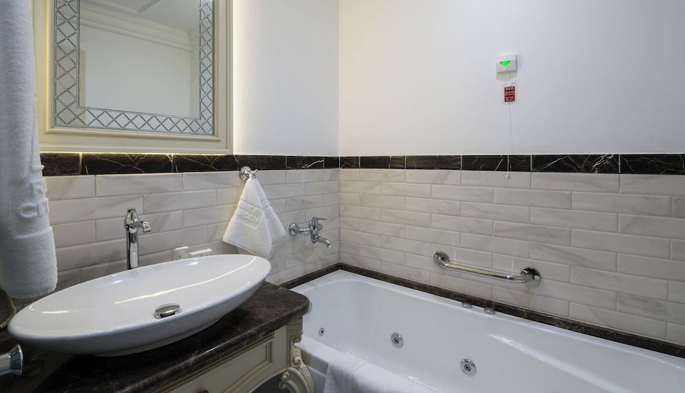 Residence City Garden Deluxe Double Room, Balcony 5