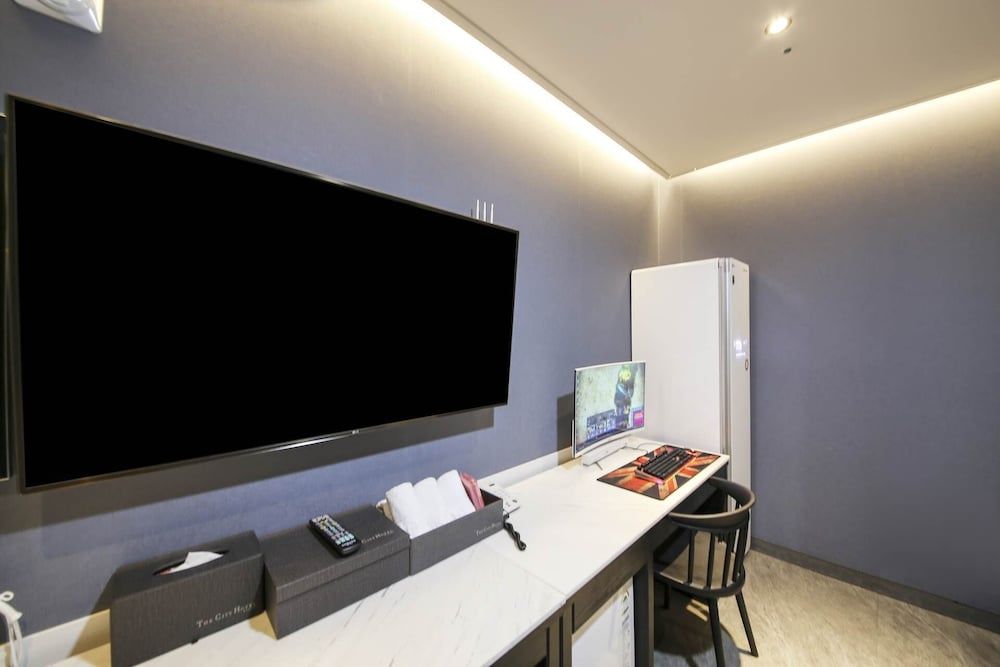 The City Hotel Standard Room 13