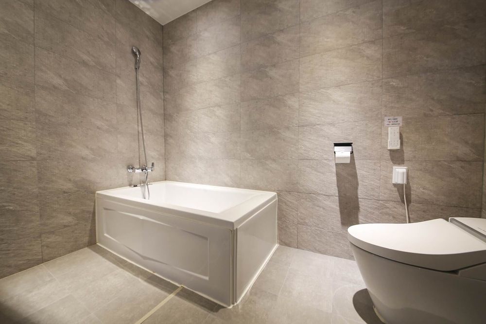 The City Hotel Standard Room 10