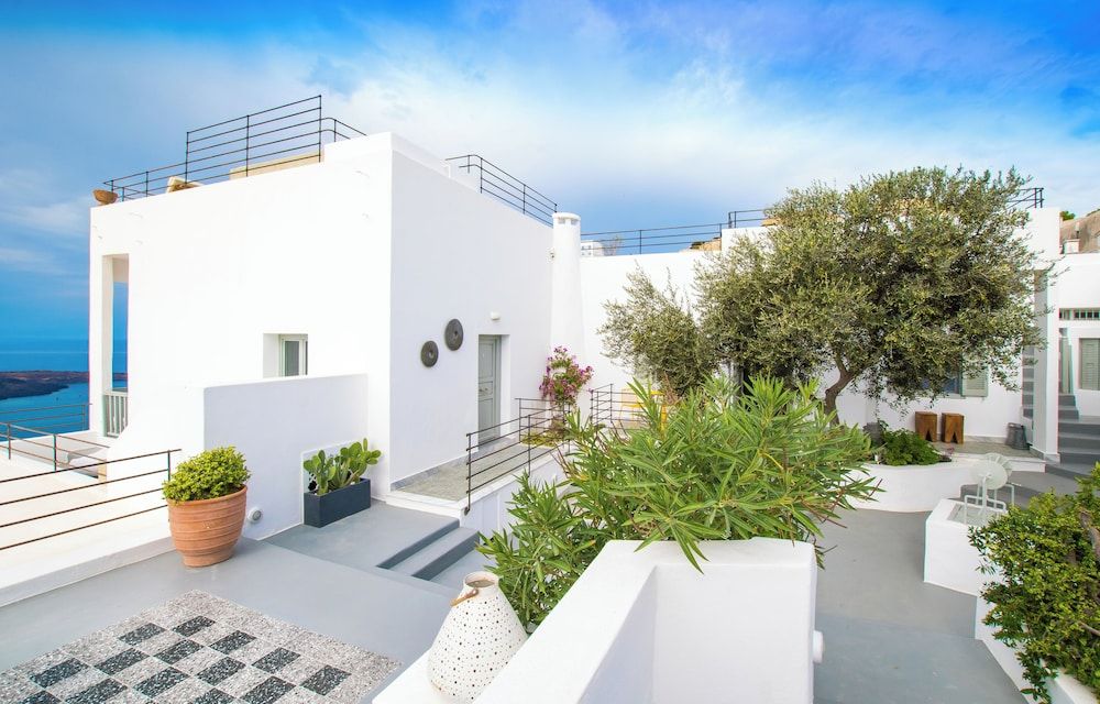 undefined Amelot Art Suites 4