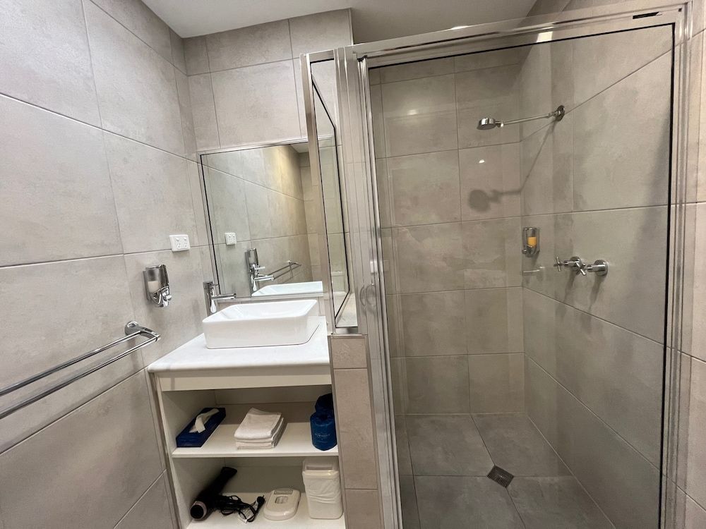 Ryley Motor Inn Superior Deluxe Family Room - 1 room 7