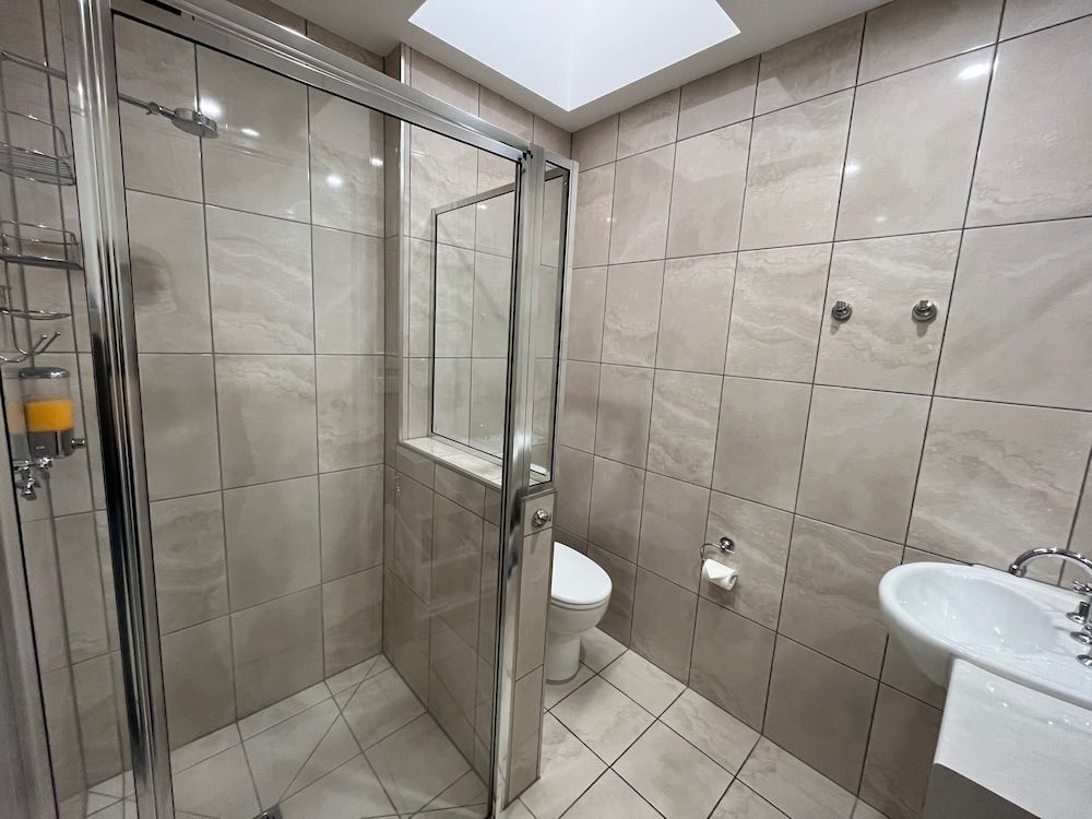 Ryley Motor Inn Superior Deluxe Family Room - 2 room with kitchenette 8