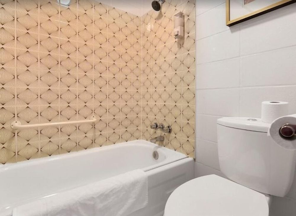 Auberge Pique-Nique Urban Rustic Double Queen, Garden View 8