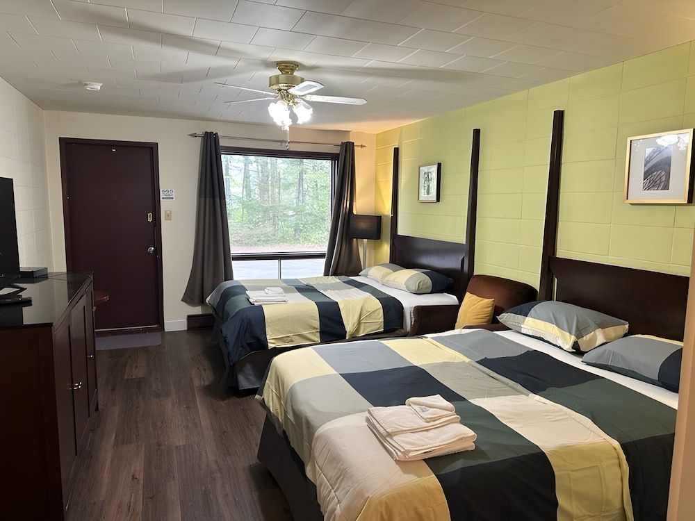 Auberge Pique-Nique Urban Rustic Double Queen, Garden View 5