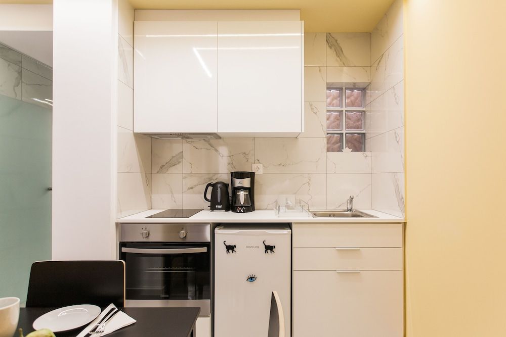 Greece U Around Athens Thissio Suites Apartment (Greece U Around Athens No. 2) 6