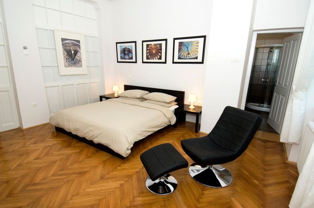 undefined Galeria Rooms 9