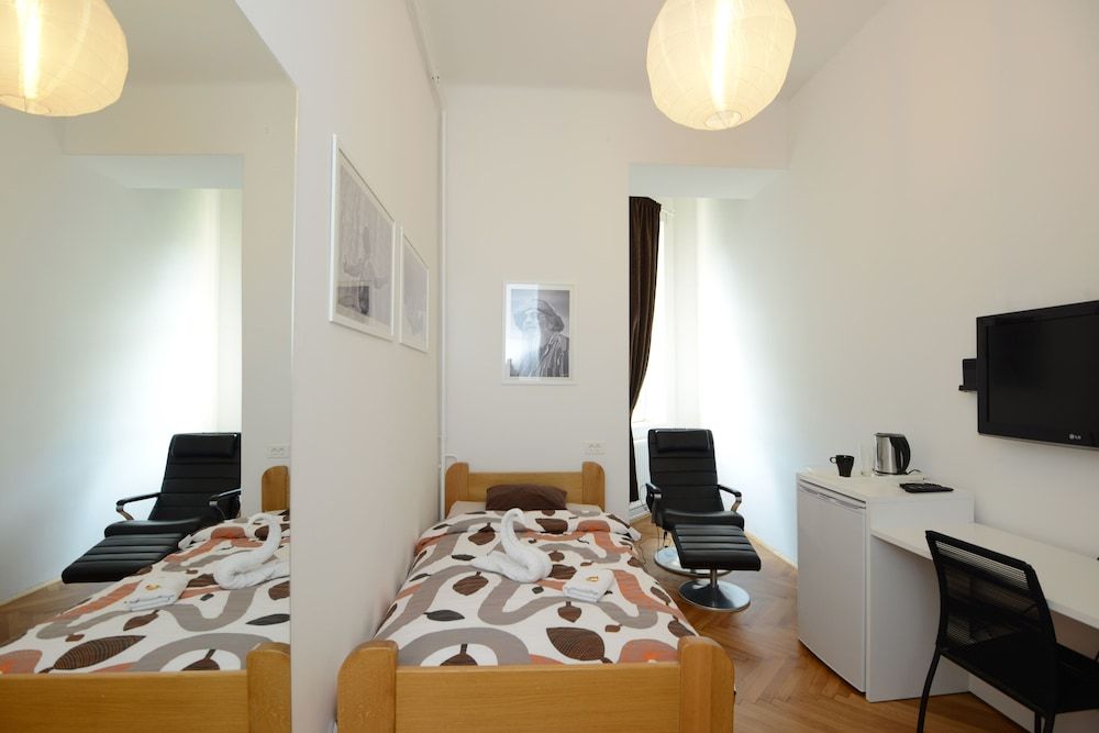 undefined Galeria Rooms 8