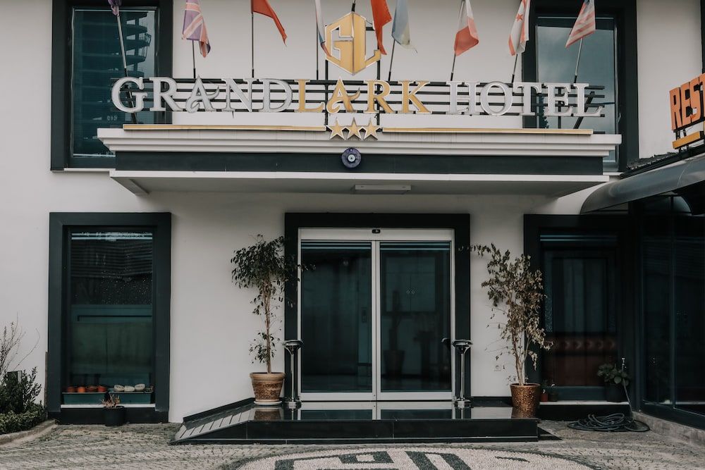 undefined Grand Lark Otel 6