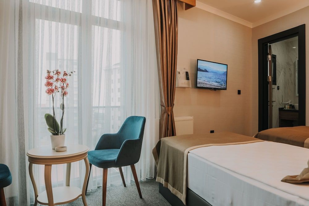 undefined Grand Lark Otel