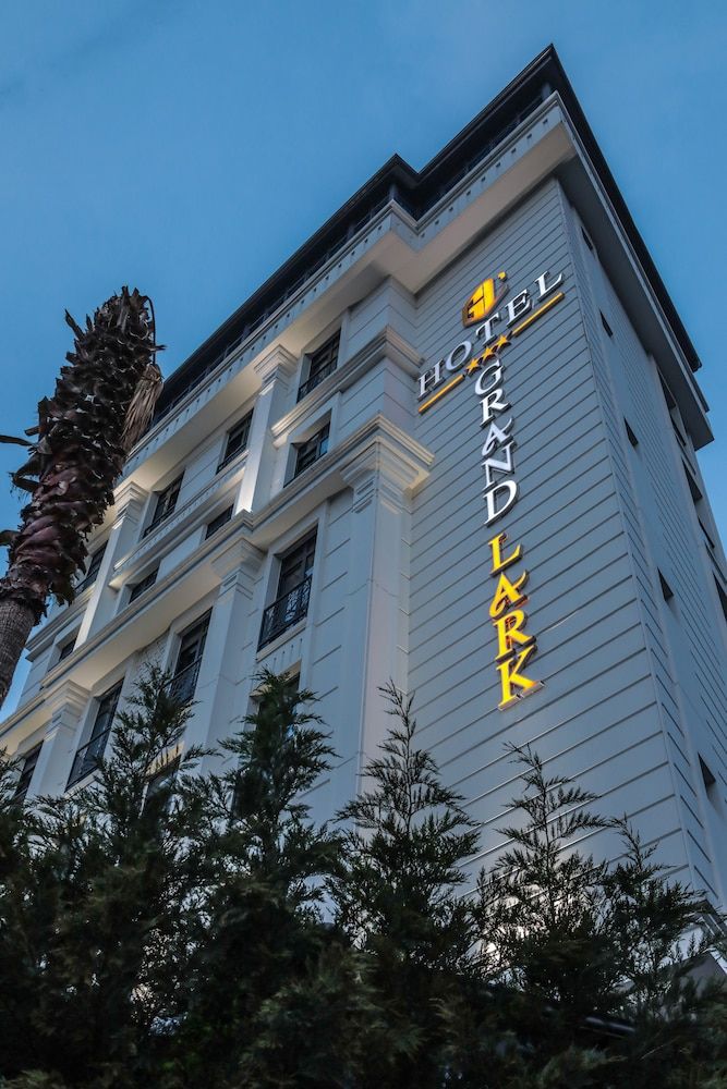 undefined Grand Lark Otel 5