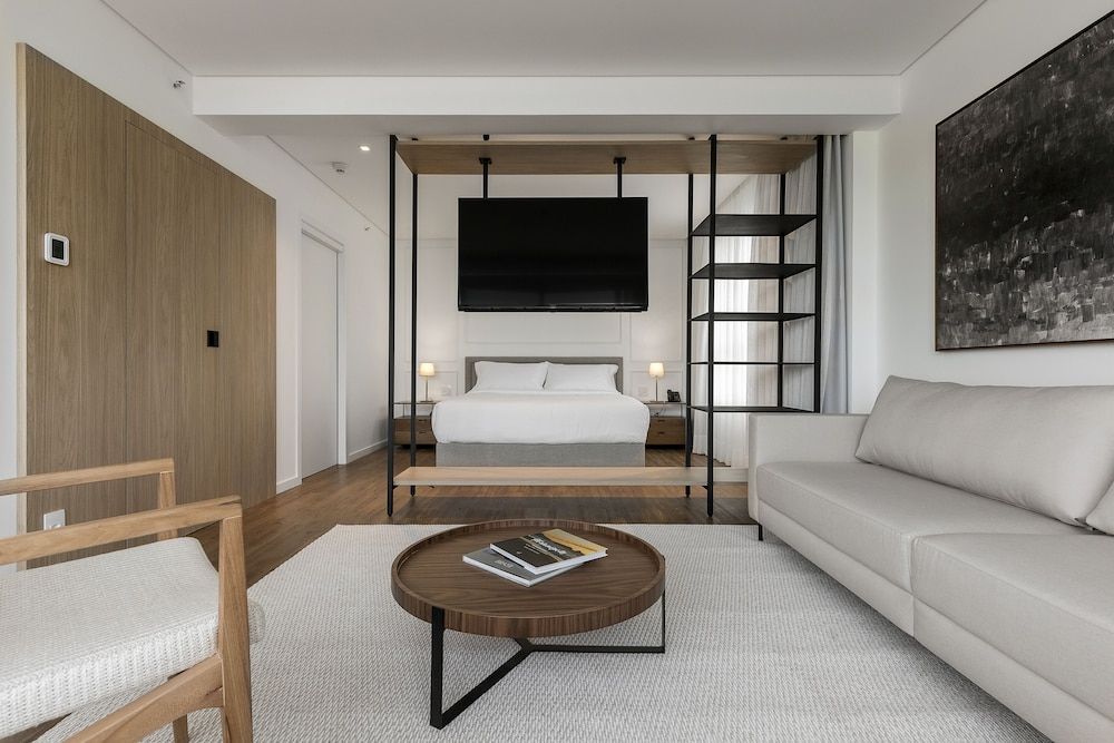 Deluxe Suite, 1 King Bed, Sea View