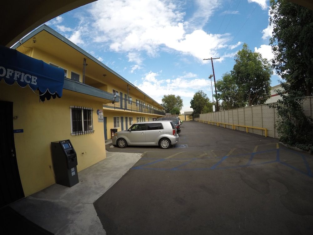 undefined Calico Motel 8