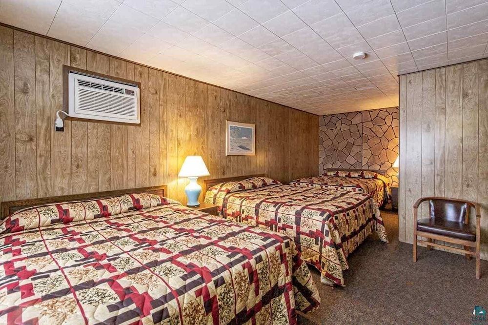 Motel Ely Basic Room, Multiple Beds 2