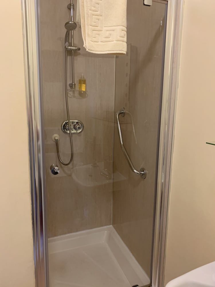 Dunclutha Guest House Green Family Room 6