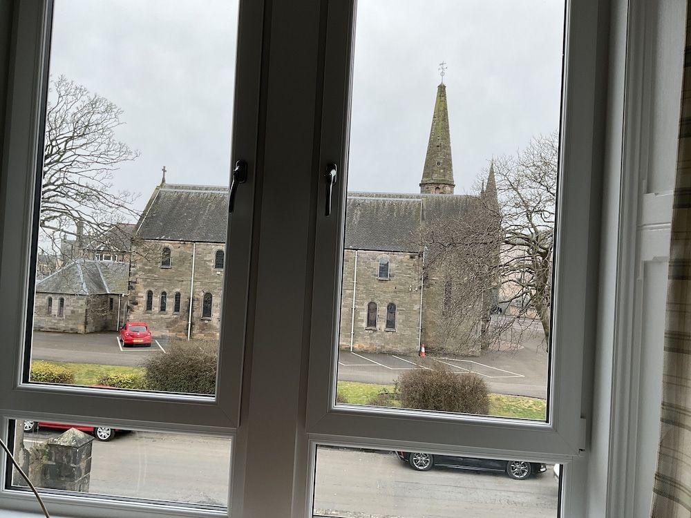 Dunclutha Guest House Green Family Room 8