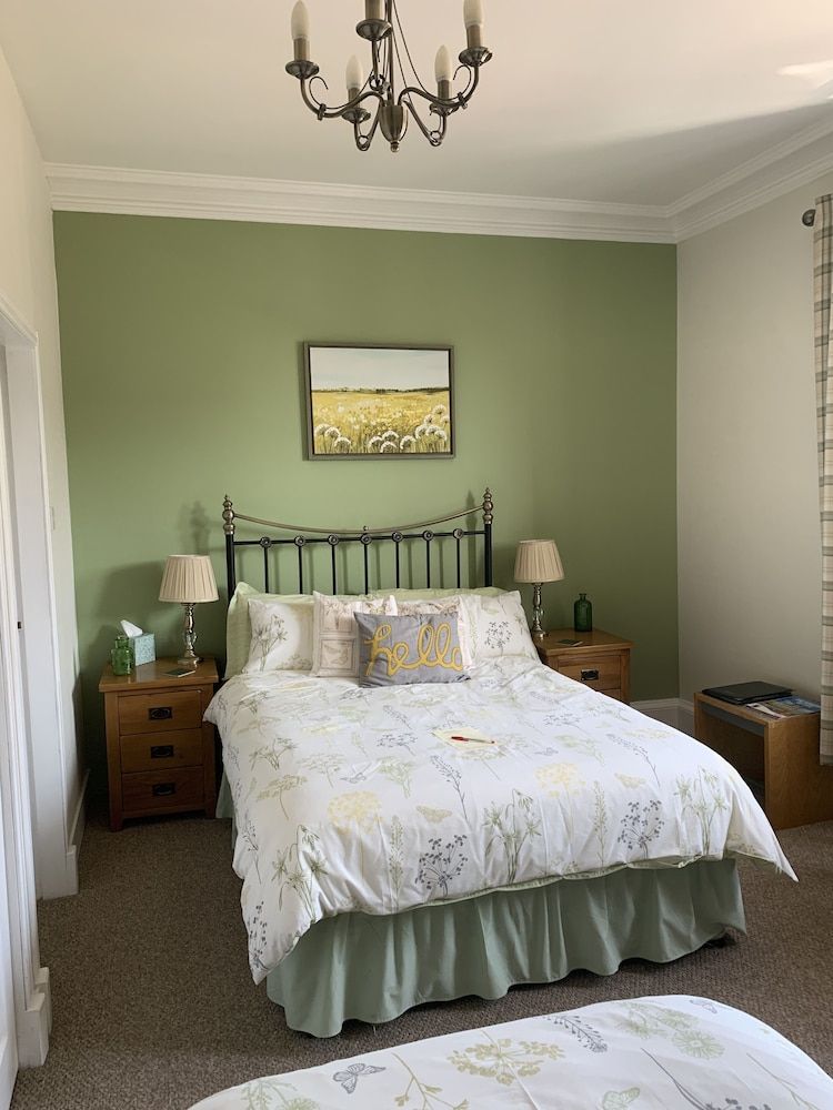 Dunclutha Guest House Green Family Room 3
