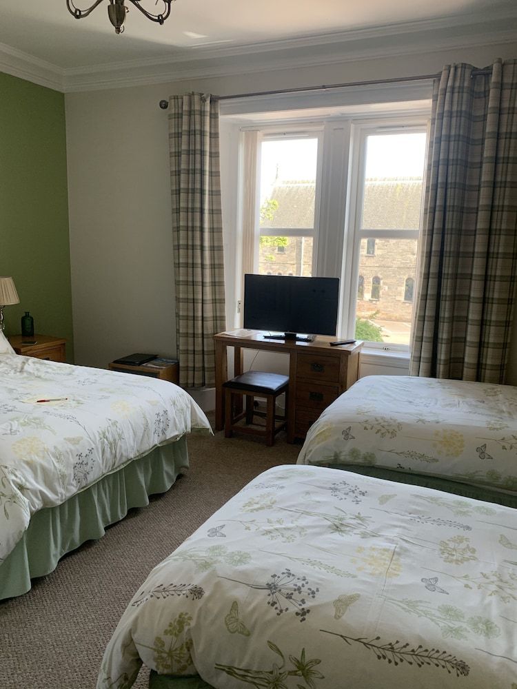 Dunclutha Guest House Green Family Room 5