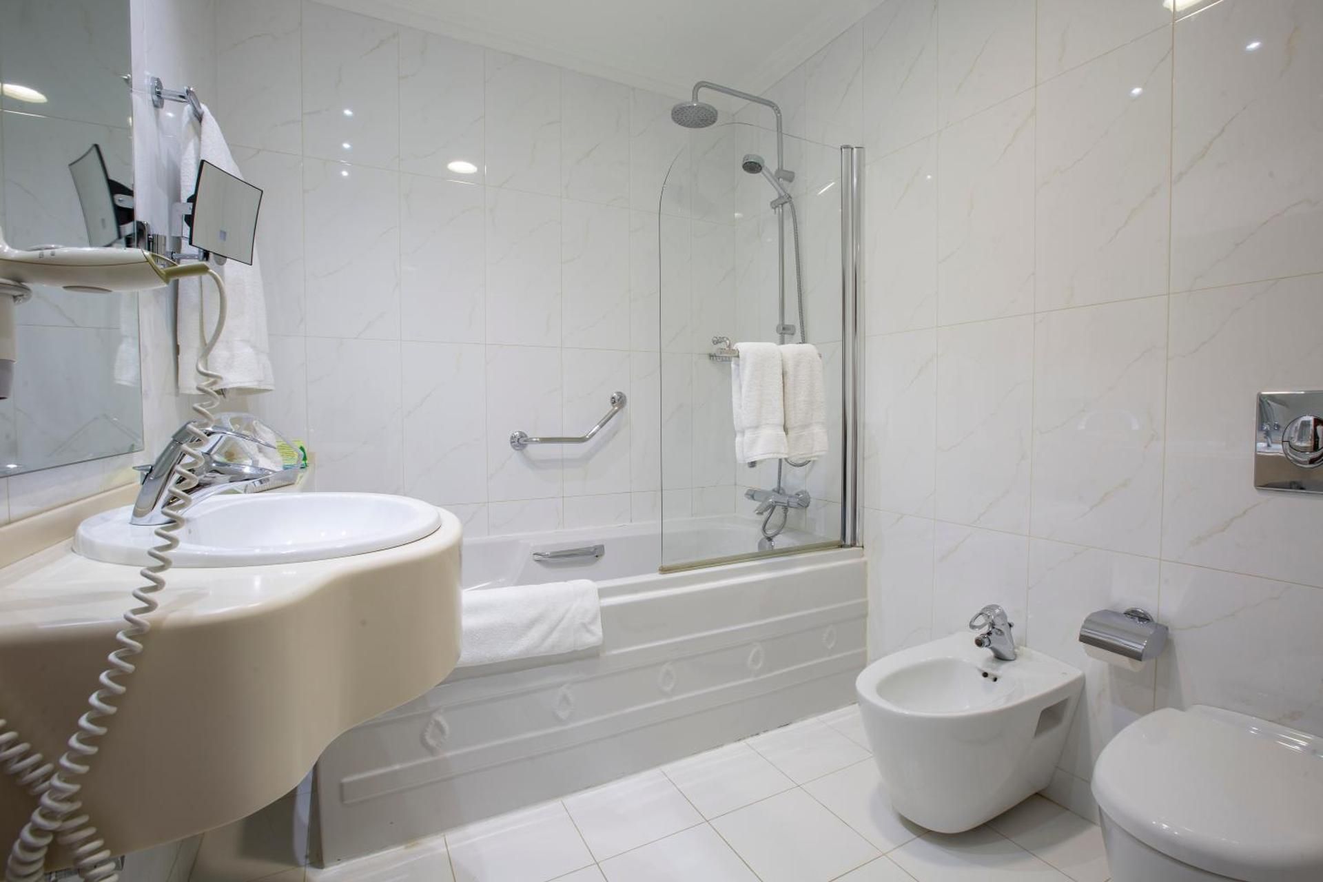 Amman International Superior 3