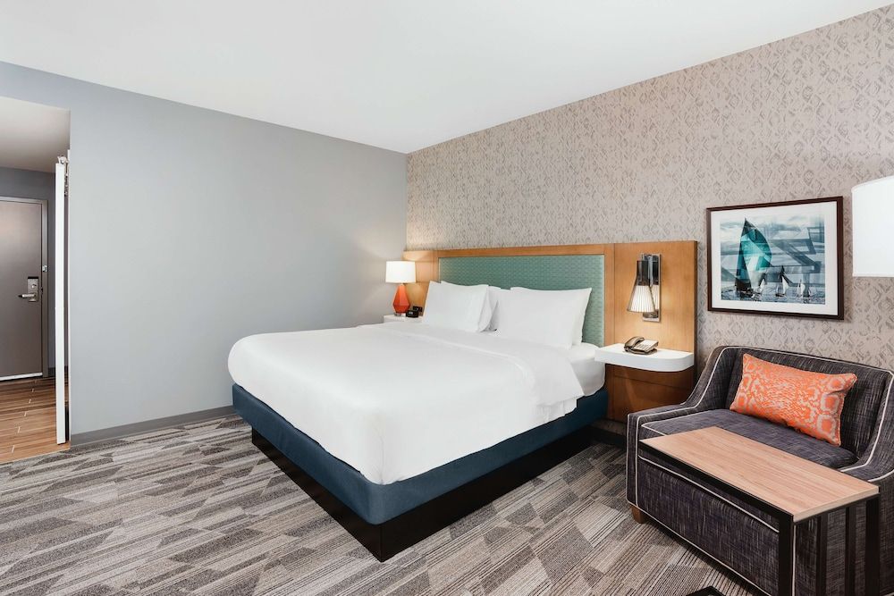 Room, 1 King Bed, Refrigerator & Microwave