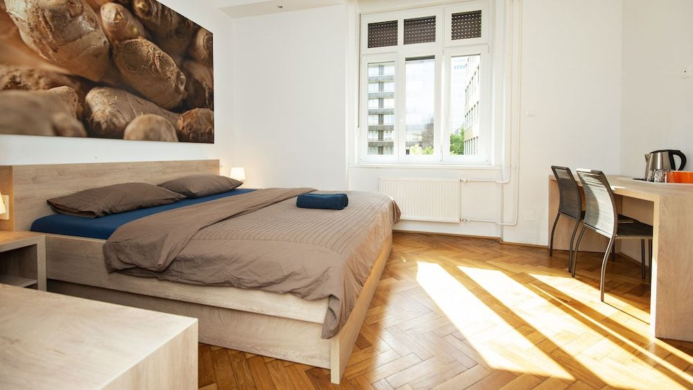 undefined Viva Rooms 3