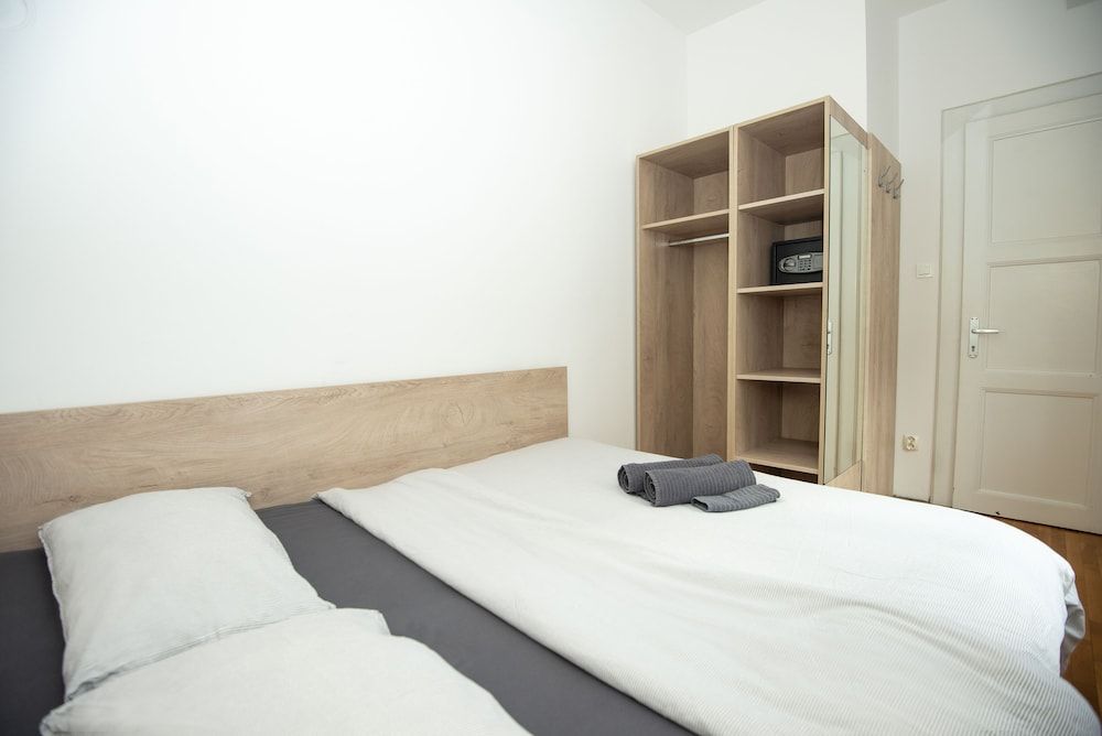 undefined Viva Rooms 5