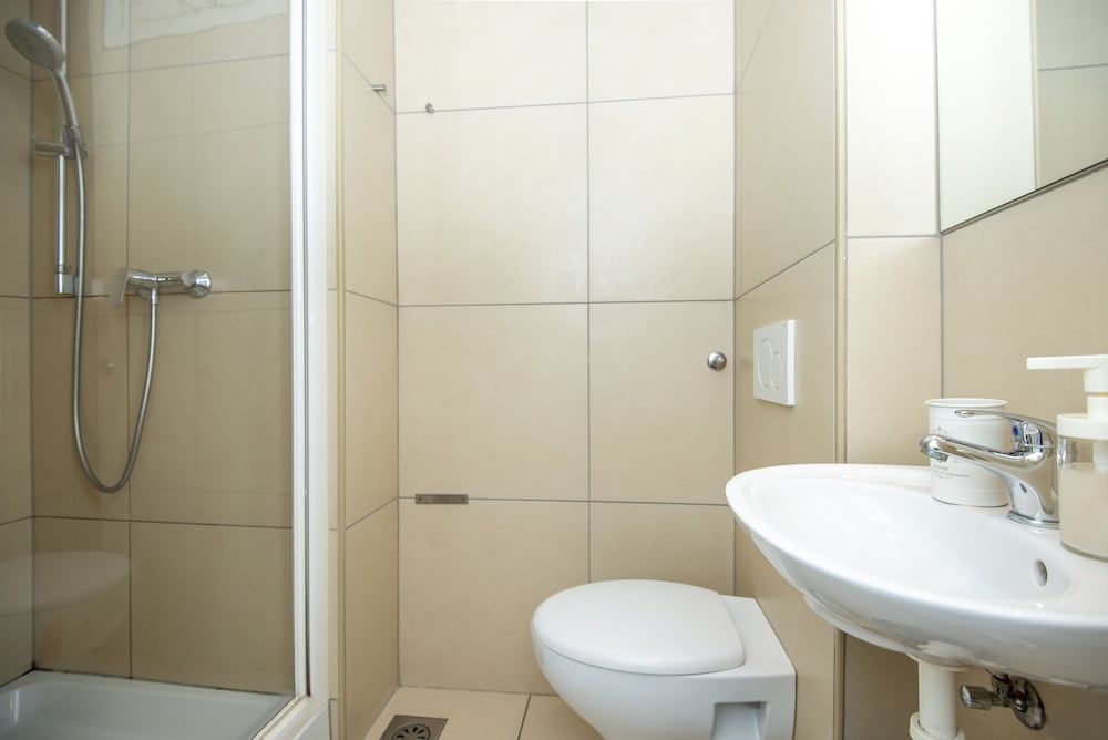 undefined Viva Rooms 8