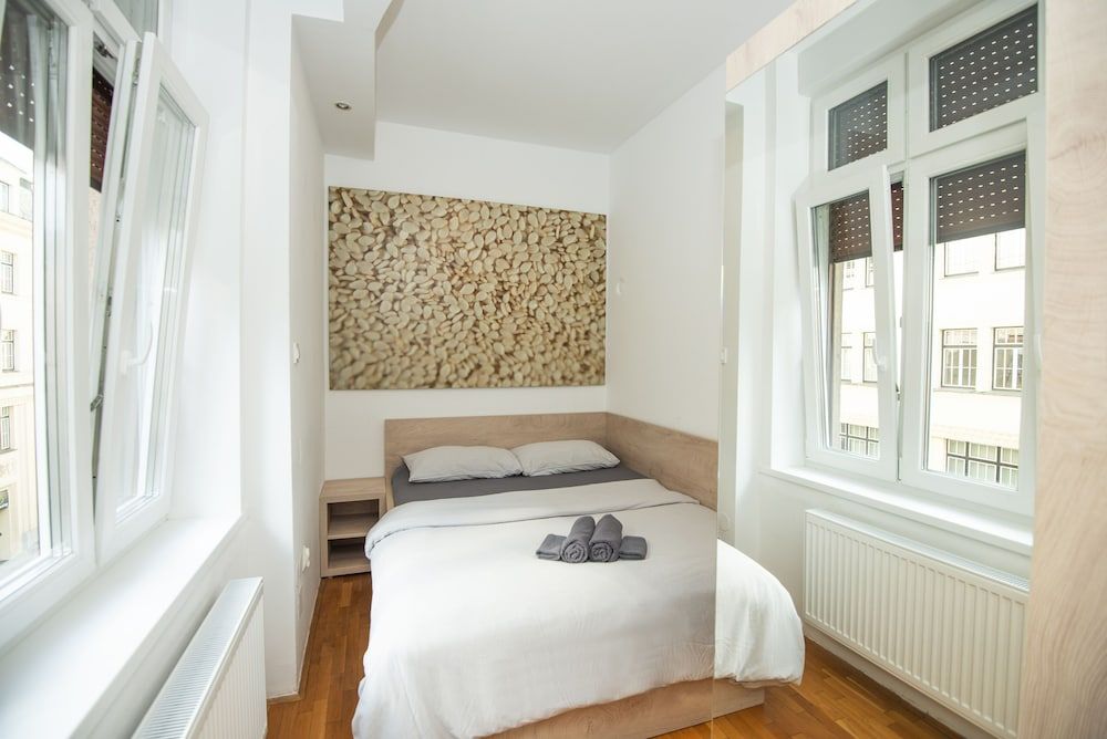 undefined Viva Rooms