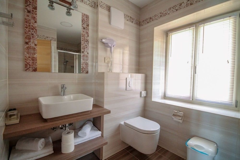 Benjamin Hotel Family Room, Sea View 5