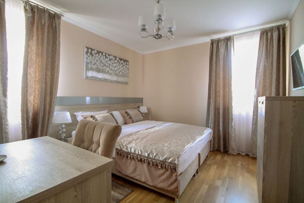 Benjamin Hotel Double Room, City View