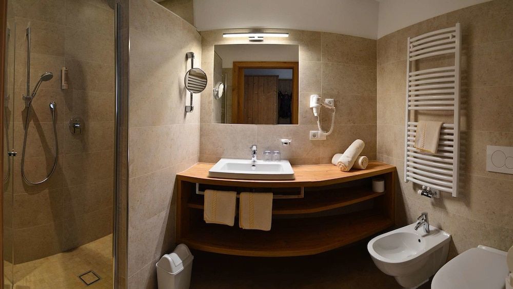 Hotel Trenker Superior Suite, Mountain View 3