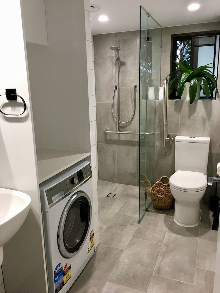 Burleigh Palms Holiday Apartments Deluxe Apartment 3