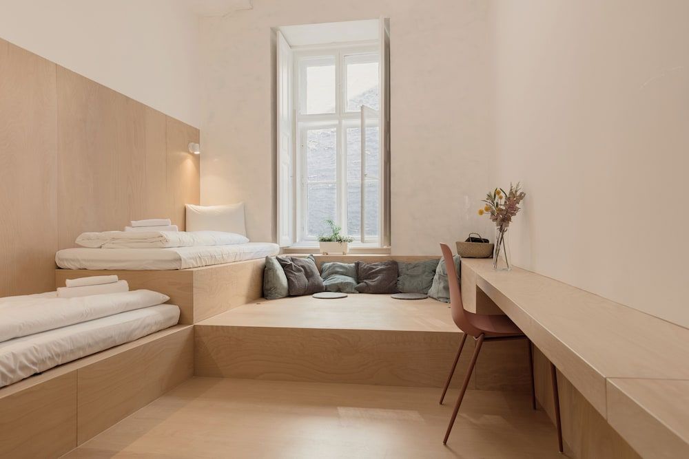 Flow Spaces Superior Twin Room 6