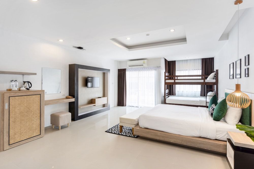Family Room, Multiple Beds