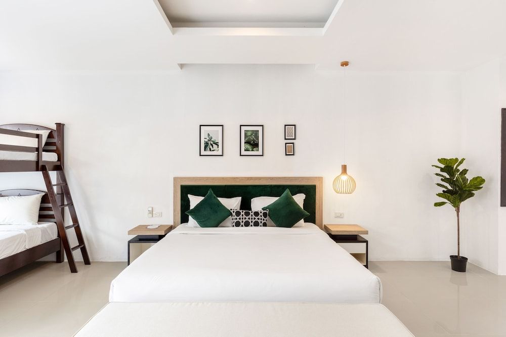 Family Room, Multiple Beds