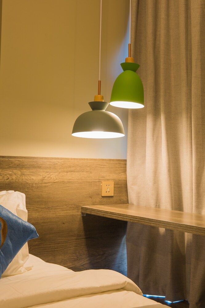 Wooden Maple Hotel Deluxe Twin Room 5