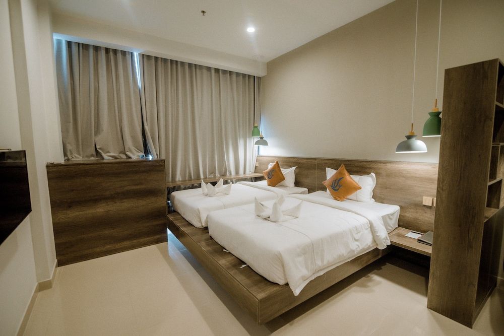 Wooden Maple Hotel Deluxe Twin Room 9