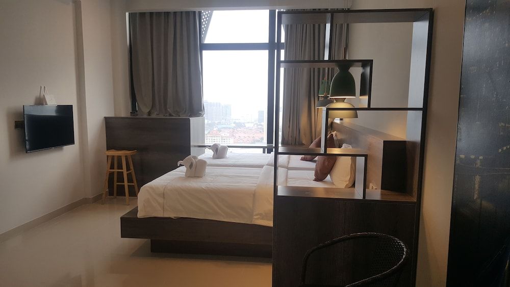 Wooden Maple Hotel Deluxe Twin Room 3