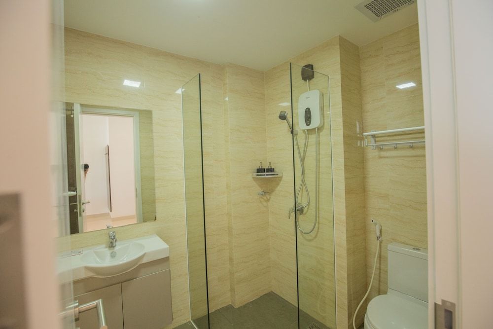 Wooden Maple Hotel Deluxe Executive Suite 8